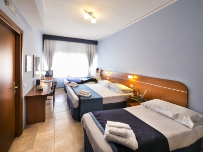 bedroom 4 - hotel millennium gold - naples, italy