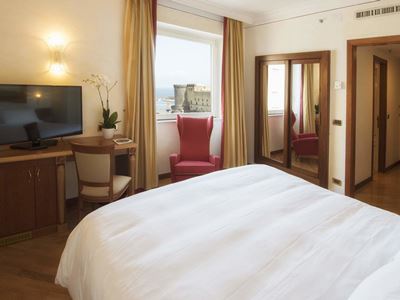 bedroom - hotel renaissance mediterraneo - naples, italy