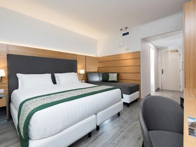 bedroom 1 - hotel holiday inn naples - naples, italy