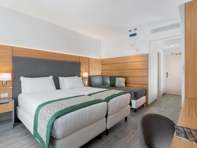 bedroom 3 - hotel holiday inn naples - naples, italy