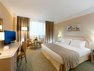 standard bedroom - hotel holiday inn naples - naples, italy