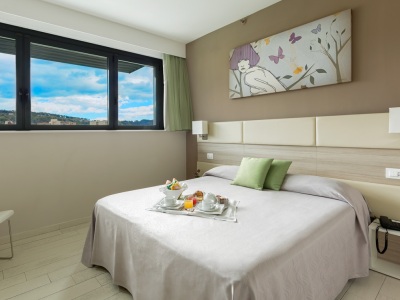 bedroom 1 - hotel cristina - naples, italy