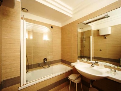 bathroom - hotel suites and residence - naples, italy