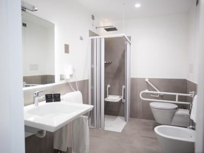 bathroom - hotel monte sarago - ostuni, italy