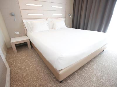 bedroom - hotel best western plus net tower hotel padova - padova, italy