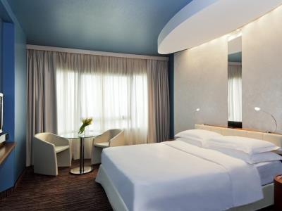 bedroom - hotel four points by sheraton padova - padova, italy