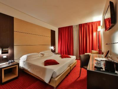 bedroom - hotel best western plus galileo padova - padova, italy