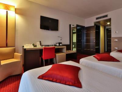 bedroom 3 - hotel best western plus galileo padova - padova, italy