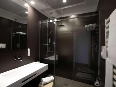 bathroom - hotel best western ai cavalieri - palermo, italy