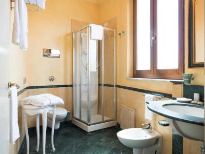 bathroom - hotel vecchio borgo - palermo, italy
