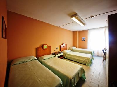 bedroom 2 - hotel albergo athenaeum - palermo, italy