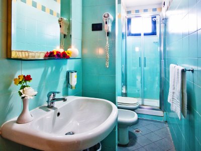 bathroom - hotel albergo athenaeum - palermo, italy
