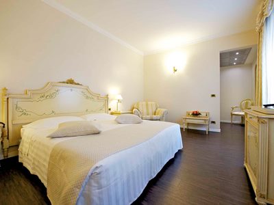 bedroom 1 - hotel mercure parma stendhal - parma, italy