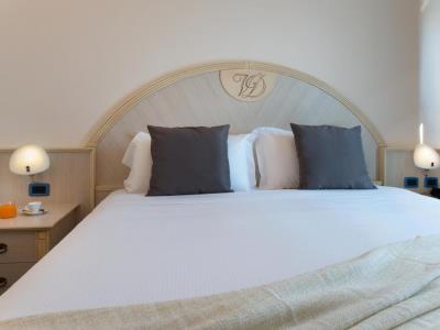 bedroom 4 - hotel cdh villa ducale - parma, italy