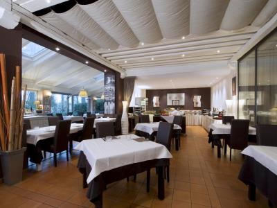 restaurant - hotel cdh villa ducale - parma, italy