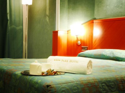 bedroom - hotel park - perugia, italy