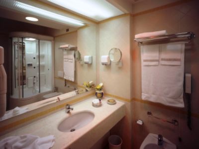bathroom 1 - hotel park - perugia, italy