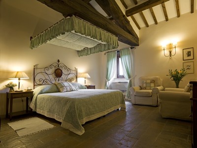 bedroom - hotel relais villa monte solare - perugia, italy