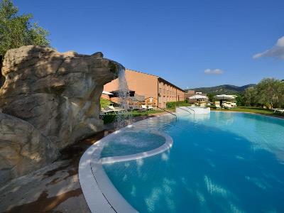 outdoor pool - hotel la meridiana perugia - perugia, italy