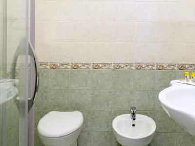 bathroom 1 - hotel b and b hotel pescara - pescara, italy