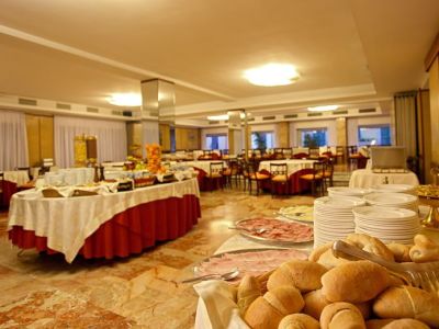 breakfast room - hotel grand duomo - pisa, italy
