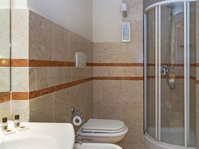 bathroom - hotel b and b pisa - pisa, italy