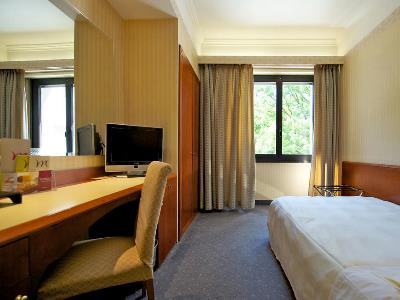 bedroom - hotel mercure astoria reggio emilia - reggio emilia, italy