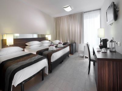 bedroom 2 - hotel mercure rimini lungomare - rimini, italy