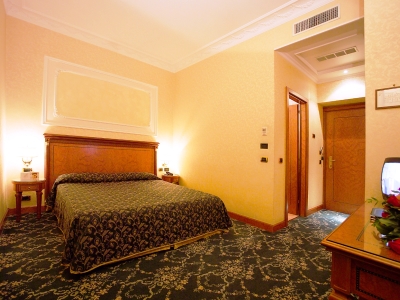 bedroom 1 - hotel dei consoli - rome, italy