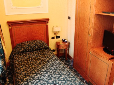 bedroom 2 - hotel dei consoli - rome, italy