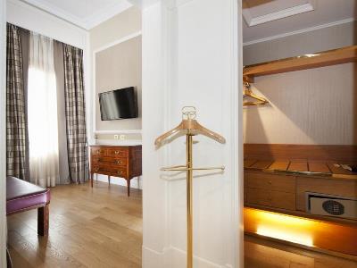 bedroom - hotel marriott grand flora - rome, italy