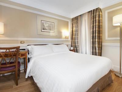 bedroom 1 - hotel marriott grand flora - rome, italy