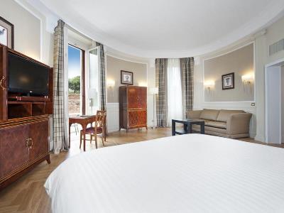 bedroom 4 - hotel marriott grand flora - rome, italy