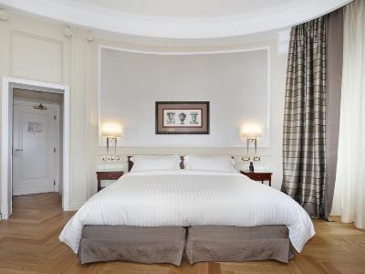 bedroom 3 - hotel marriott grand flora - rome, italy