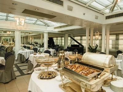 breakfast room 1 - hotel marriott grand flora - rome, italy