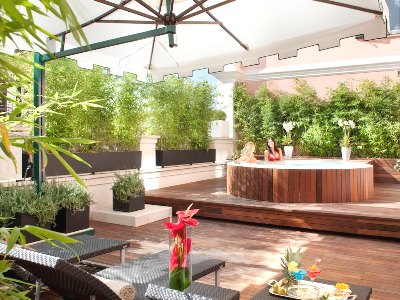 outdoor pool - hotel marriott grand flora - rome, italy