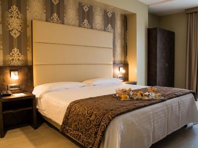 bedroom - hotel pineta palace - rome, italy