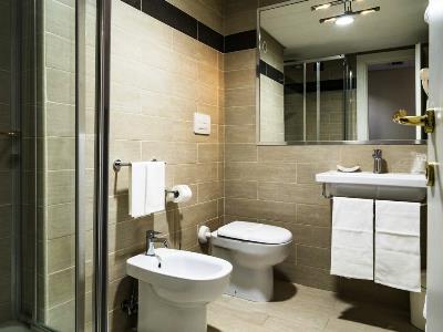 bathroom - hotel pineta palace - rome, italy