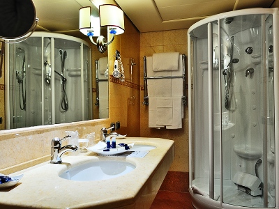 bathroom 1 - hotel pineta palace - rome, italy