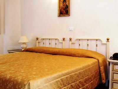 bedroom - hotel san giusto - rome, italy