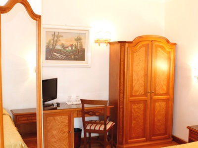 bedroom 3 - hotel san giusto - rome, italy