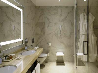 bathroom 1 - hotel aleph - rome, italy