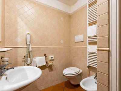 bathroom - hotel domus sessoriana - rome, italy