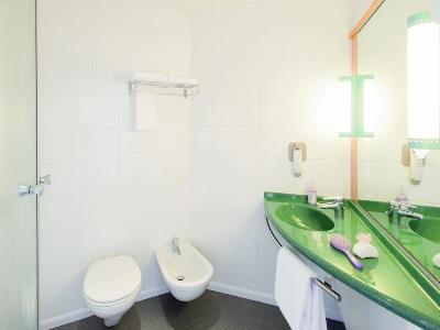 bathroom - hotel ibis roma fiera - rome, italy