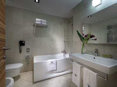 bathroom - hotel saint john - rome, italy