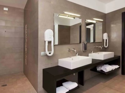 bathroom - hotel lh excel montemario - rome, italy