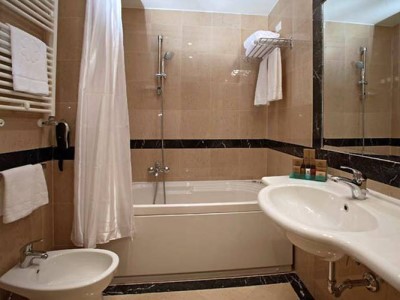 bathroom 1 - hotel boutique trevi - rome, italy