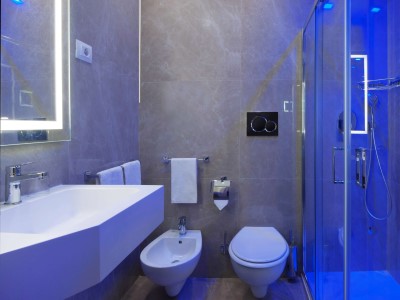 bathroom - hotel radisson blu ghr rome - rome, italy