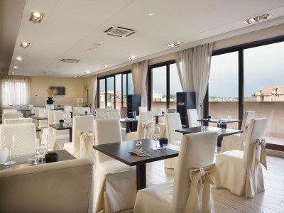 restaurant - hotel radisson blu ghr rome - rome, italy
