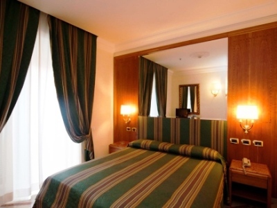 bedroom 1 - hotel regio - rome, italy